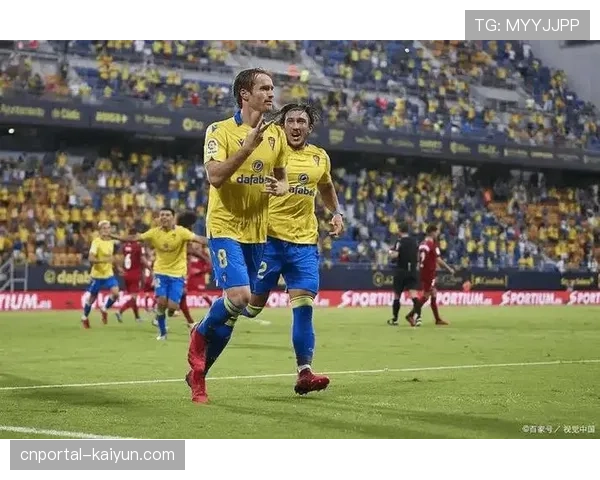 比利亚雷亚尔客场3-1击败埃尔切 积分升至第三紧追欧冠区